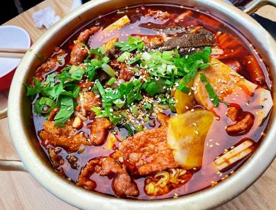 學(xué)冒菜技術(shù)培訓(xùn)多少錢？冒菜培訓(xùn)費(fèi)用受多因素影